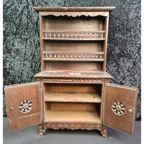 48 - Antique French miniature carved wood Breton dresser with cupboards and plate racks, measures 44.5cm ... 