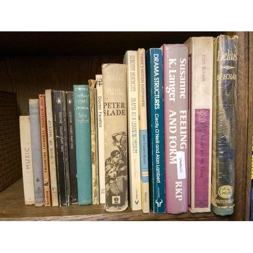 610 - Music and drama .. a shelf filled with interesting vintage books on the same. Inc Child Drama, Peter... 