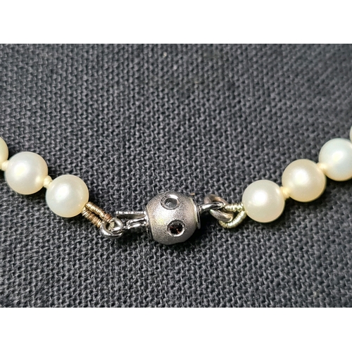 682 - Beautiful Guernsey Pearl necklace in presentation box, with 18KGP mark to clasp