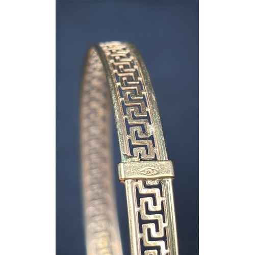 752 - Stylish 9ct gold bangle with Egyptian decoration. 7.3 gms.