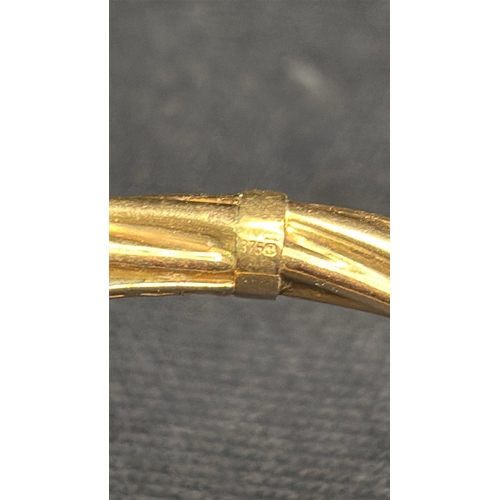 753 - Pretty 9ct gold bangle with unusual twisted rope design. 5gms.