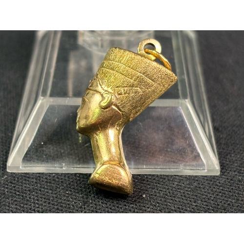 775 - Unusual 9ct gold pendant in the form of an Egyptian bust similar to previous lot.. 2.4 gms.