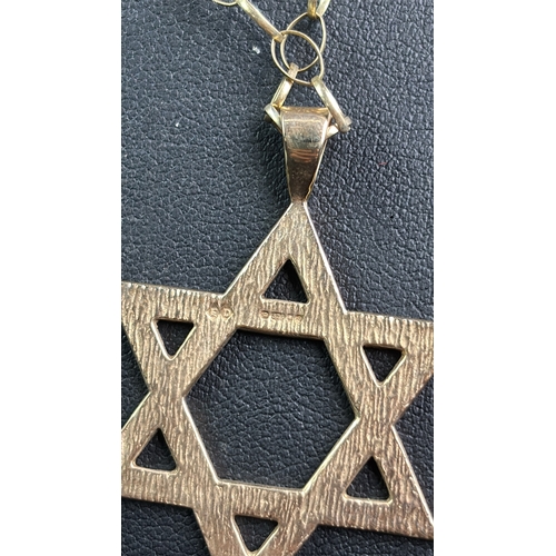 783 - Pretty 9ct gold Star of David pendant and long looped chain. 90 cms long. 12.3 gms.