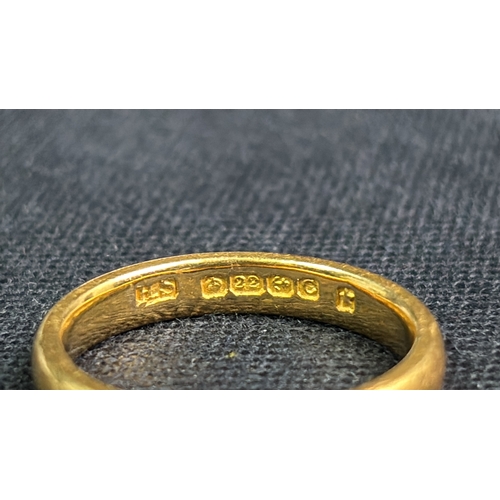 800 - 22 ct wedding band. Size K+ 1/2 4.5 gms.