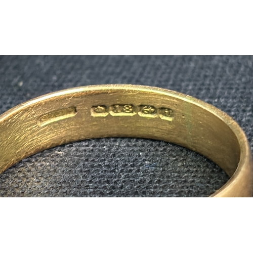 801 - 18ct gold wedding band. Size W. 6 gms.