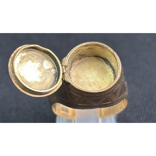 812 - Unusual 9ct gold gents signet ring with hinged top to conceal snuff (or similar). Inscribed with the... 