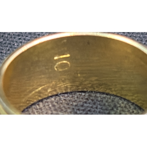 816 - Amazing mens wide wedding band in yellow metal. Unmarked but thought to be 9ct gold. Size T. 6 gms.