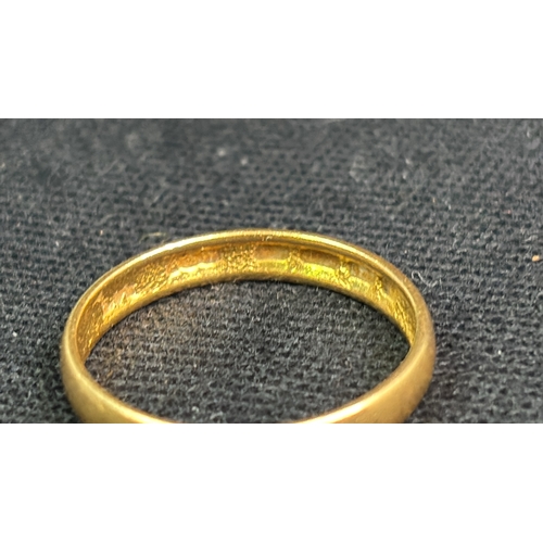 818 - Narrow 22 ct gold wedding band. Size L. 2.3 gms.