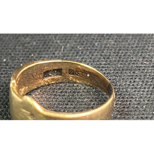 826 - Small 9ct gold wedding ring. Size H. 2.5 gms.