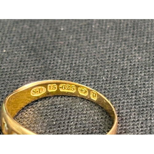 829 - 15ct gold wedding ring with inset stones. Size O, 2.5 gms.