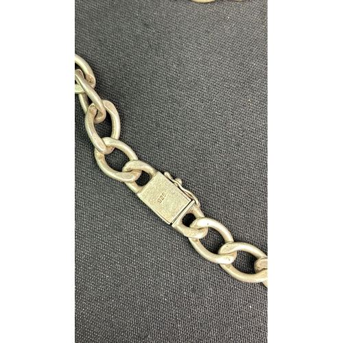 840 - Heavy silver chain link necklace. 81gms