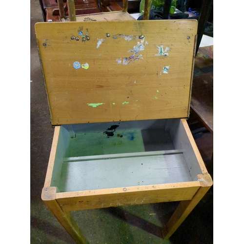 951 - A wonderful little vintage school desk complete with ink well, drawing pins under the lid and variou... 