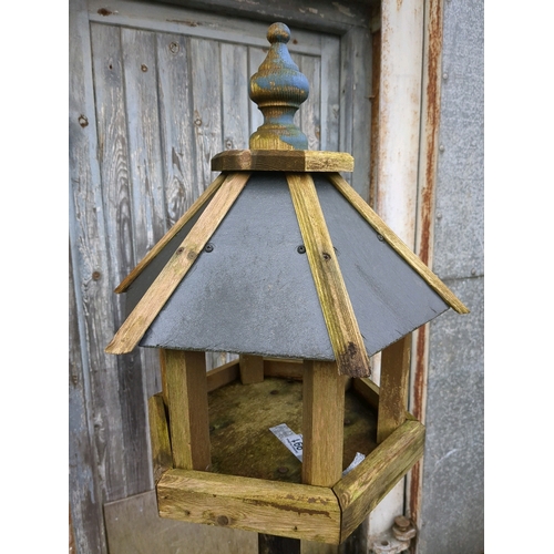 991 - Sturdy wooden garden bird feeder with a natural slate roof.