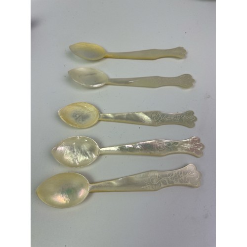 643 - 5 Mother of Pearl teaspoons in lovely Chinese box from Chiyodaya Precious Metal and Silverware Merch... 