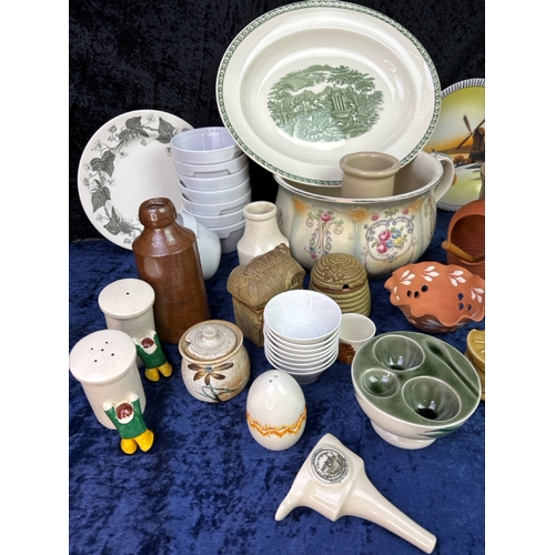 212 - Large box mixed ceramics and earthenware inc Mason Cash pie funnel,