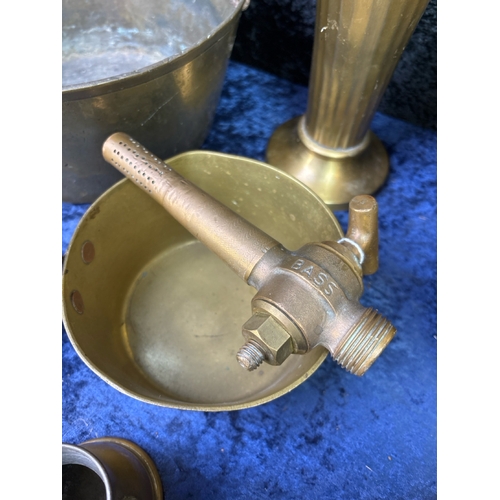 223 - Lovely ornamental brass wear inc jam pan and vase