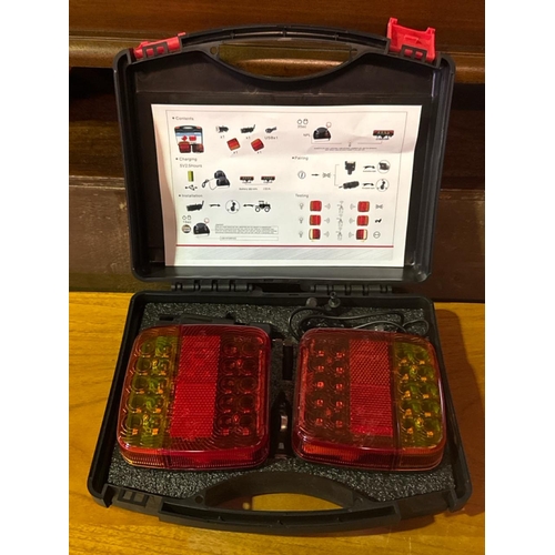 1010 - Cased wireless LED work lamps.