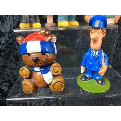 322 - Set of three three Cherished Teddies figurines, a vintage tin, and others…