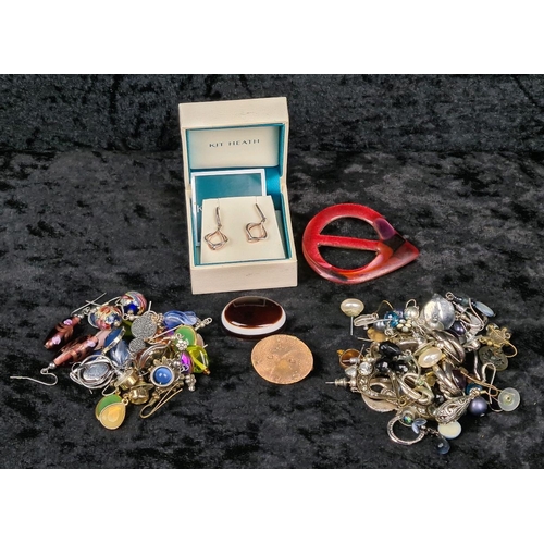 530 - Pair of boxed Kit Heath silver earrings, two brooches and two bags of various drop earrings.