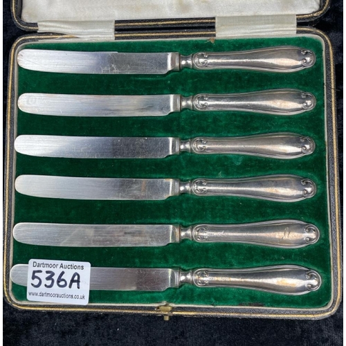 536A - Boxed set of silver hallmarked butter knives by Mappin & Webb in a fitted case with the maker’s mark... 