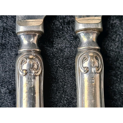 536A - Boxed set of silver hallmarked butter knives by Mappin & Webb in a fitted case with the maker’s mark... 