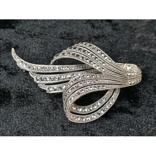 635 - Lovely set of silver marcasite jewellery including a swirly design brooch (925 hallmarked), circular... 