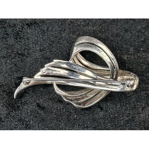 635 - Lovely set of silver marcasite jewellery including a swirly design brooch (925 hallmarked), circular... 