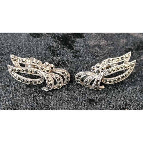 635 - Lovely set of silver marcasite jewellery including a swirly design brooch (925 hallmarked), circular... 