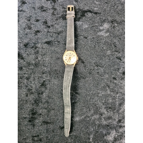 648 - Solery 18ct gold ladies wrist watch on leather strap in working order, approx 11g total