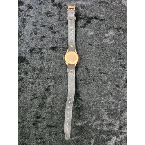648 - Solery 18ct gold ladies wrist watch on leather strap in working order, approx 11g total