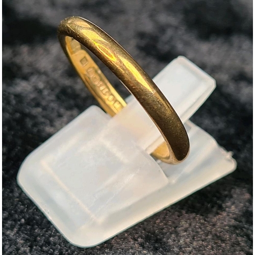672 - 9ct gold wedding band ring, size P, approx 2.6g