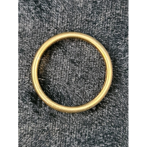 672 - 9ct gold wedding band ring, size P, approx 2.6g