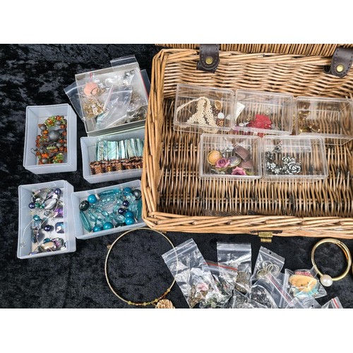 522 - Huge collection of costume jewellery in a neat M&S hamper - necklaces, brooches, bangles, earrings e... 
