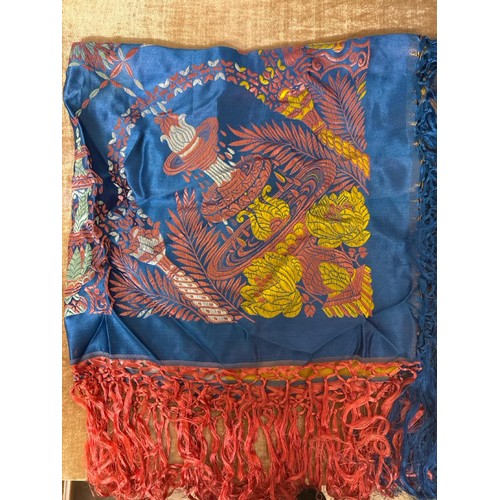 784 - Beautifully silky tasselled shawl, Oriental / Chinese style cushion cover, handbag made of leather s... 