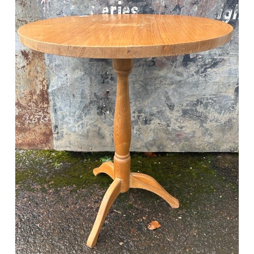 874A - Café-style round pine table with tripod base. H77cm x Dia61cm.