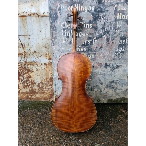 413 - Full size cello and most likely antique - does need a bit of maintenance - it requires restringing, ... 