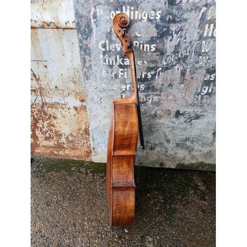 413 - Full size cello and most likely antique - does need a bit of maintenance - it requires restringing, ... 