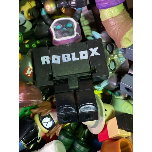 241A - Selection of vintage toys, ninja turtles Roblox etc.