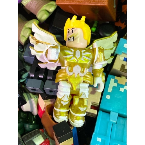 241A - Selection of vintage toys, ninja turtles Roblox etc.