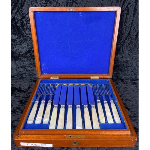 400 - Wooden box of 24 piece set of side knives and forks with mother of pearl handles.