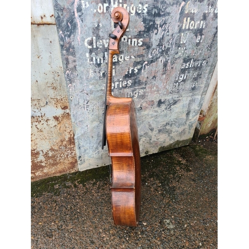 413 - Full size cello and most likely antique - does need a bit of maintenance - it requires restringing, ... 