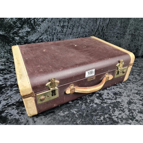 108 - Pair of chic vintage suitcases, likely dating from the 1940s or 1950s. Largest approx W46 x D32cm.