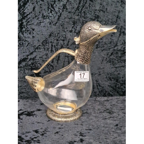 17 - Cheeky little decorative silver-plated duck decanter - hinged duck-shaped head, tail, handle and bas... 