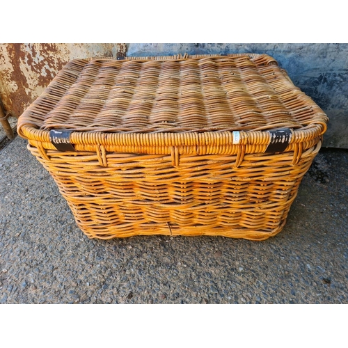 25 - Large, useful and wonderful wicker basket for all your storage needs! Has side handles! Approx H46 x... 