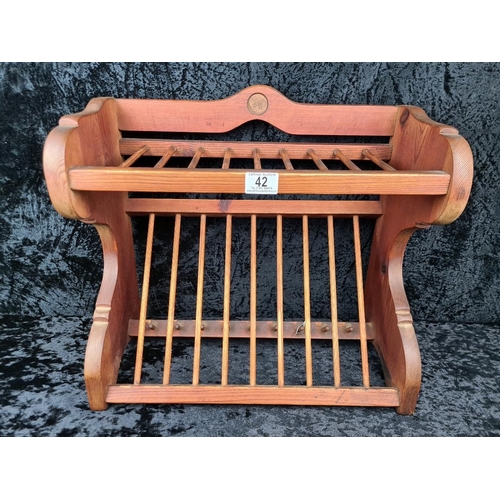 42 - Vintage pine rustic kitchen plate rack. ApproxH48 x W49 x D22cm.