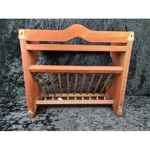 42 - Vintage pine rustic kitchen plate rack. ApproxH48 x W49 x D22cm.