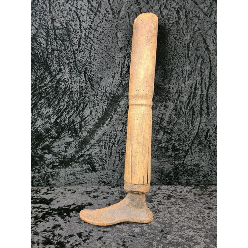 46 - Antique wooden and cast iron cobblers shoe last (no, it’s not Tim’s false leg!) Approx H54cm.