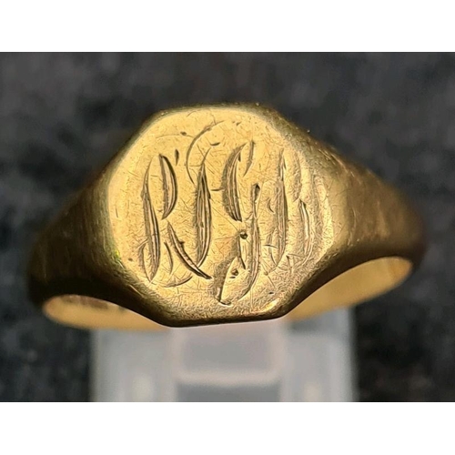 9ct gold gent’s monogrammed ring, size W, approx 4.4g