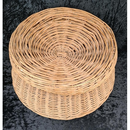86 - Vintage ‘snake charmer’ wicker basket with lid. Approx H38cm.