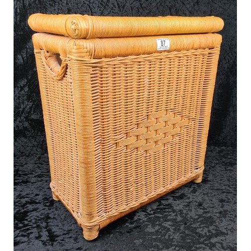 87 - Rattan/wicker rectangular laundry basket with lining and metal hinges. Approx H51cm.